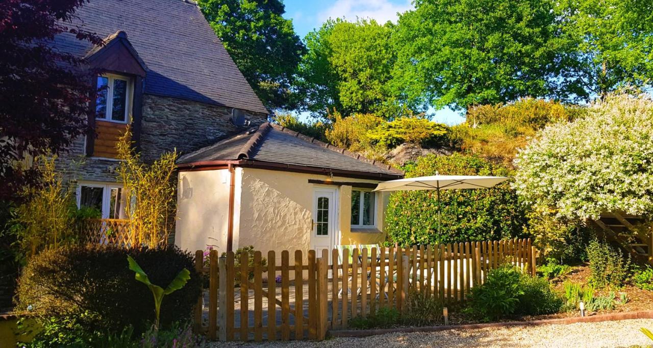 Le Vieux Moulin Gites - A Charming Stone Cottage With Garden View And Seasonal Pool Guégon 외부 사진